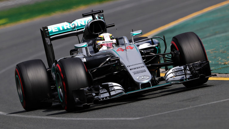 lewis-hamilton-mercedes_3433746.jpg