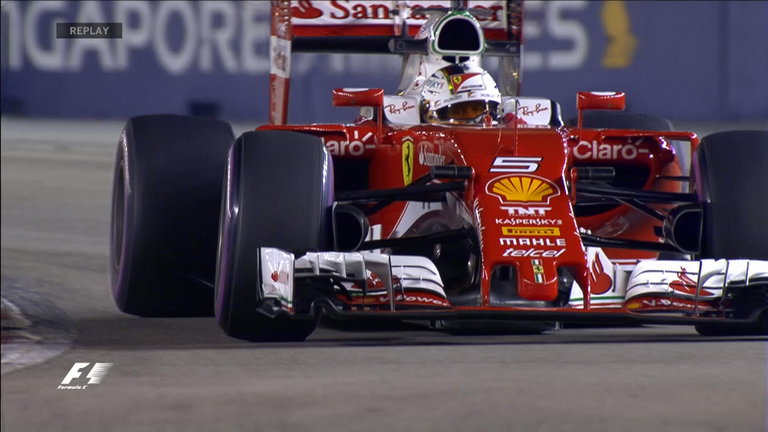 vettel-singapore-ferrari_3788020.jpg